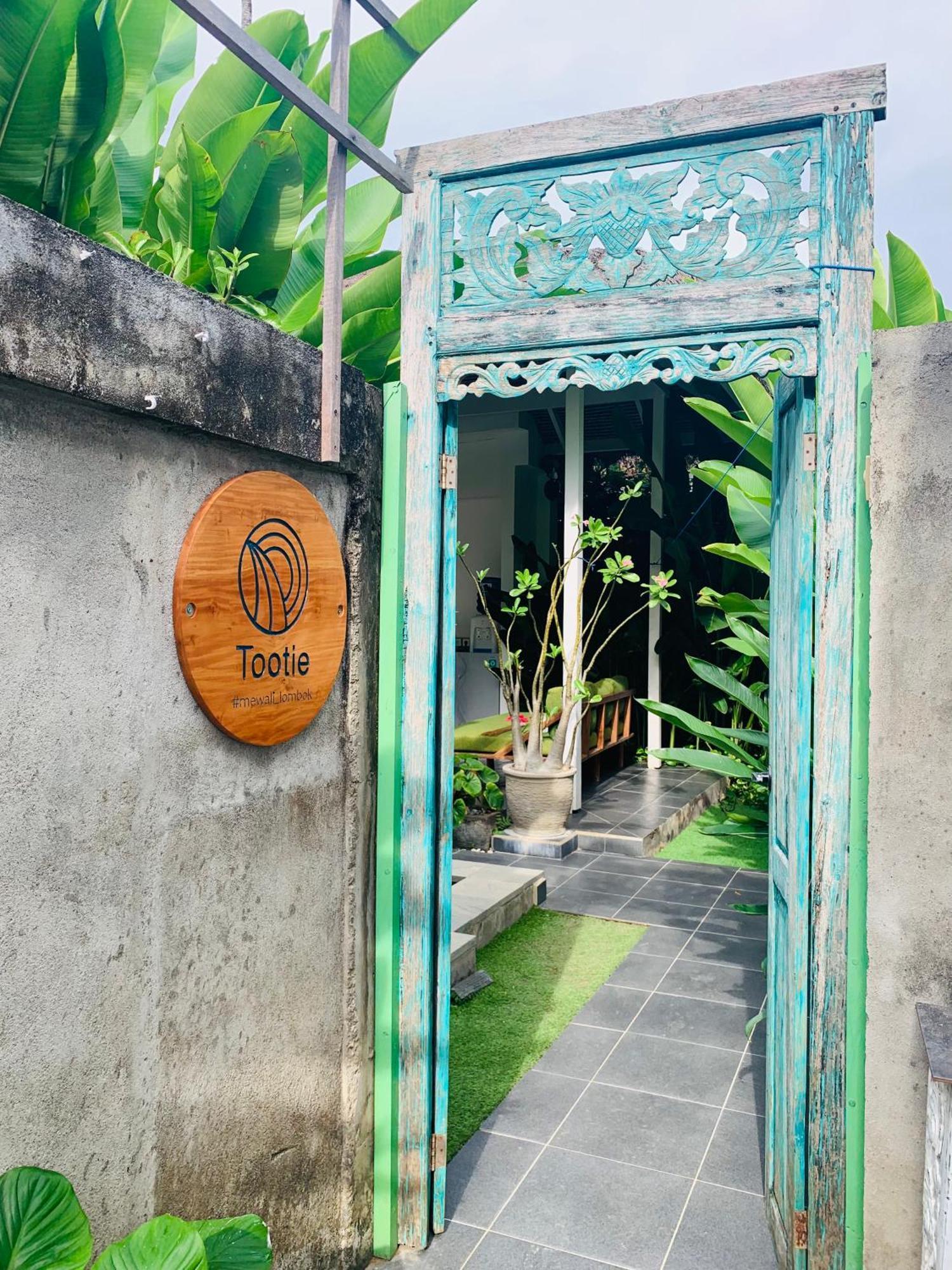 Mewali Villa'S Kuta  Ngoại thất bức ảnh